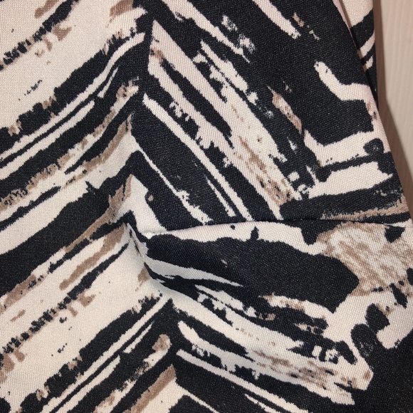 ABG Woman black and white printed tunic, 1X - Picture 6 of 8